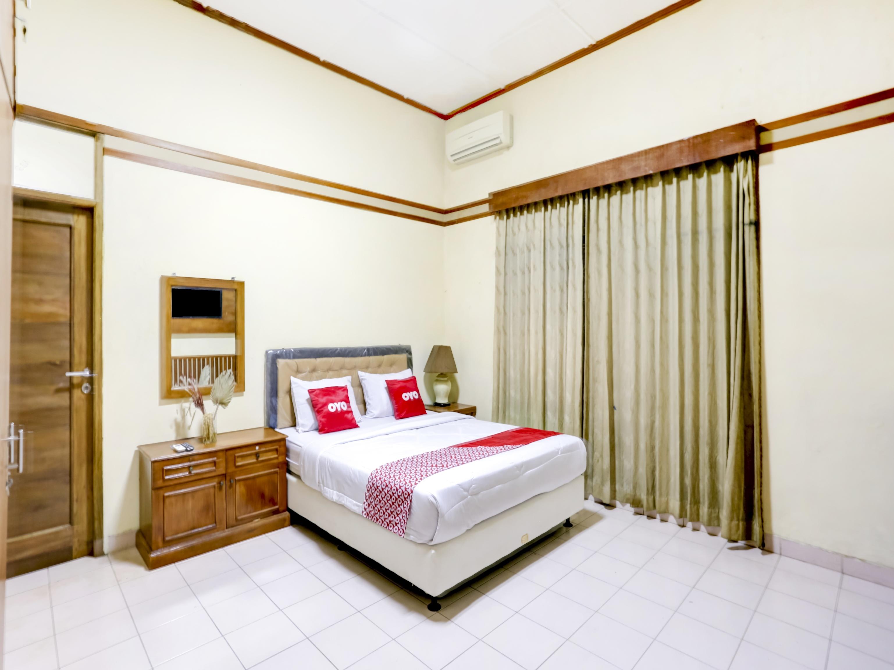 Oyo 90066 Tobana Pejaten House Jakarta Exterior foto