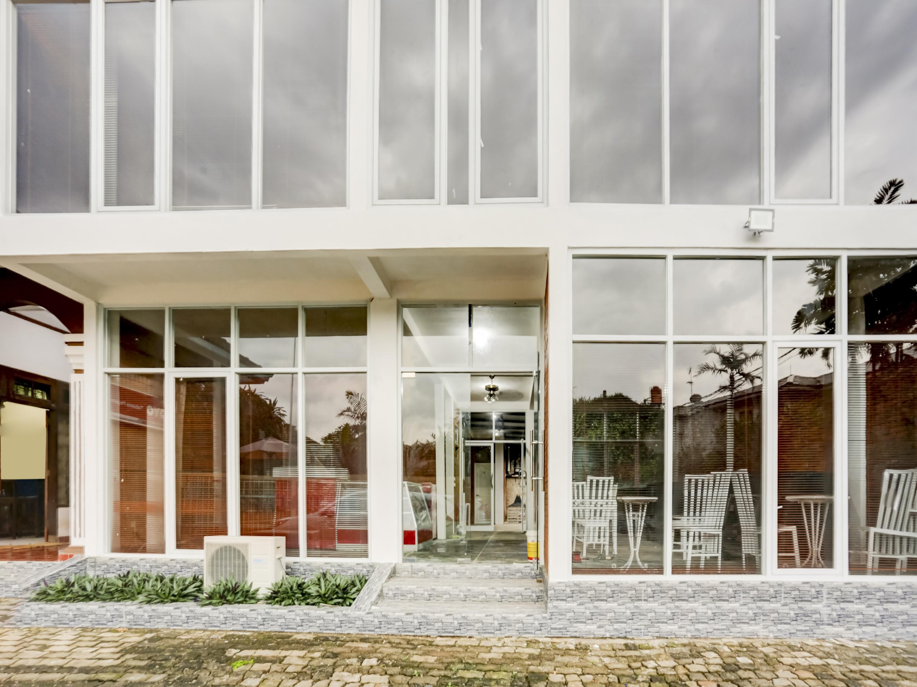 Oyo 90066 Tobana Pejaten House Jakarta Exterior foto