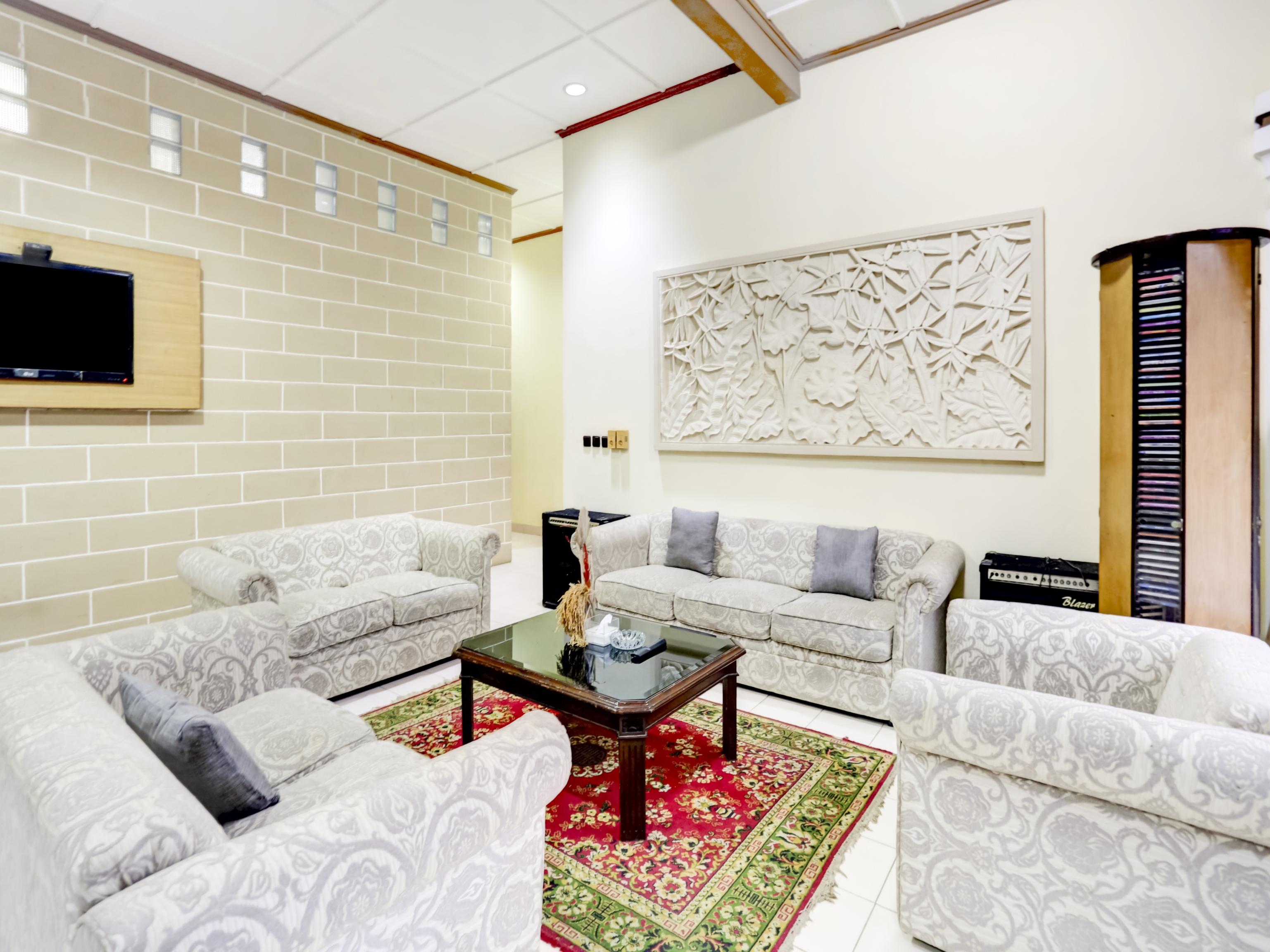 Oyo 90066 Tobana Pejaten House Jakarta Exterior foto
